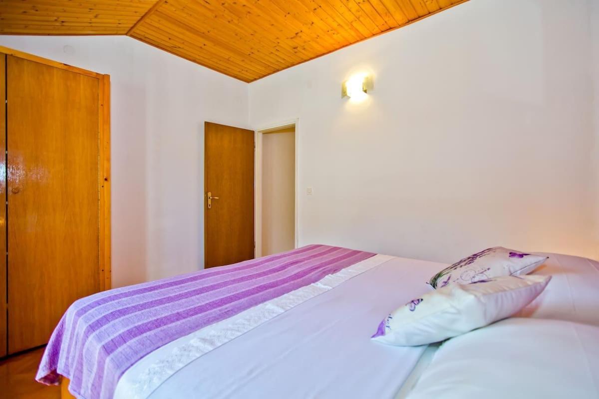 Apartment Mateljan Zastražišće