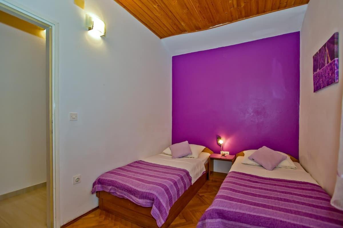 Mateljan * Zastražišće