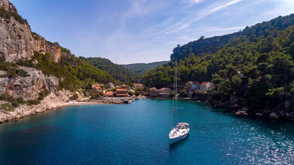 Mateljan * Zastražišće